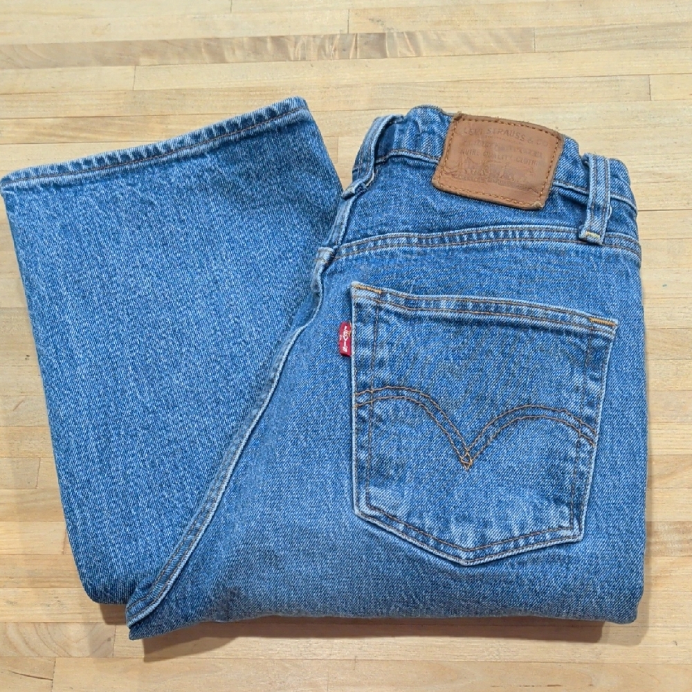 Levi's Straight Leg Women's Jeans in Blue with Brown Leather Patch